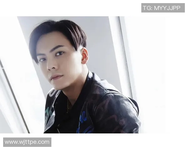 足球明星陈伟霆的传奇之路与球场背后的故事揭秘 足球明星陈伟霆的传奇之路与球场背后的故事揭秘