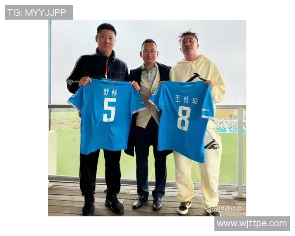 明星与足球明星的相遇与互动引发的热议与思考